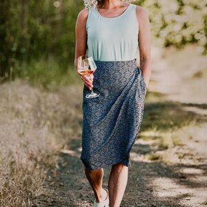 Ripskirt Hawaii Length 3 just below knee Black and White